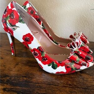 Betsey Johnson White Red Poppy Floral Pointed Toe Stiletto Heels Pumps